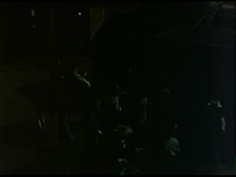 Újra szól a hatlövetű