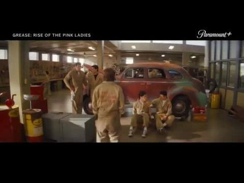 Grease: A Pink Ladies színre lép