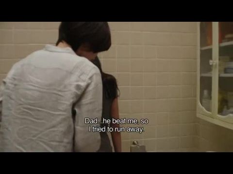 Egy lány az ajtóm előtt