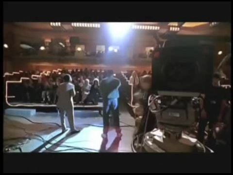 A színfalak mögött