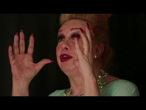 De Gravata e Unha Vermelha