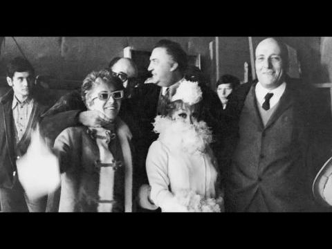 Dietro gli occhiali bianchi