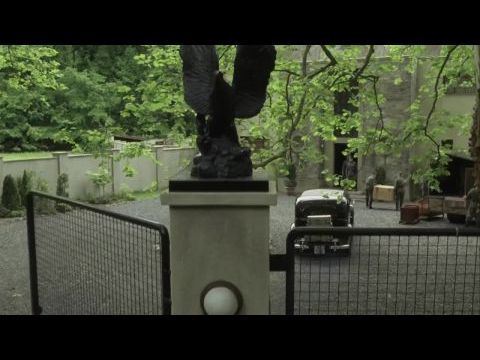 A csíkos pizsamás fiú