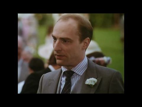 Négy esküvő és egy temetés