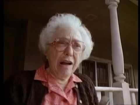 Kipurcant a bébicsősz, anyának egy szót se!