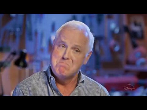 Mi van a látványosság mögött?