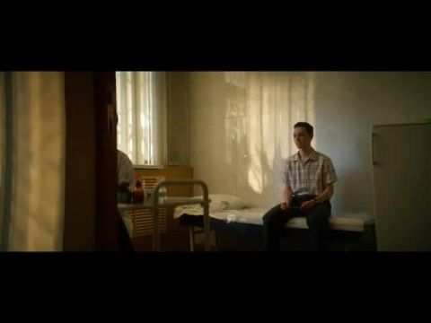 На солнце, вдоль рядов кукурузы