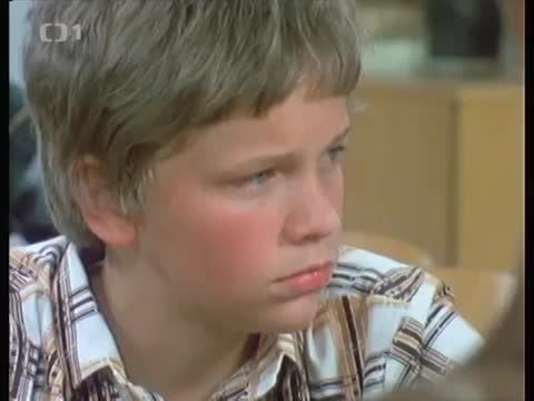 Mindenki tanköteles