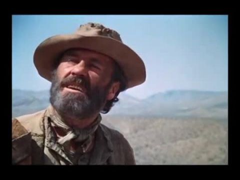 A pap, a kurtizán és a magányos hős