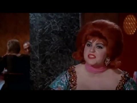 Szép gazdag nő kis testi hibával férjet keres