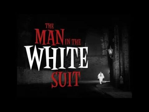 A fehér öltönyös férfi