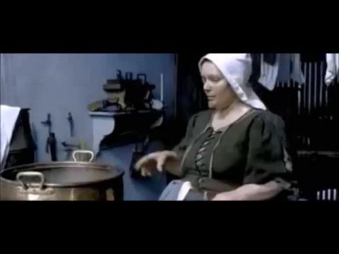 Leány gyöngy fülbevalóval