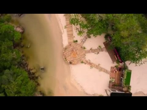 Egy szigeten az anyóssal