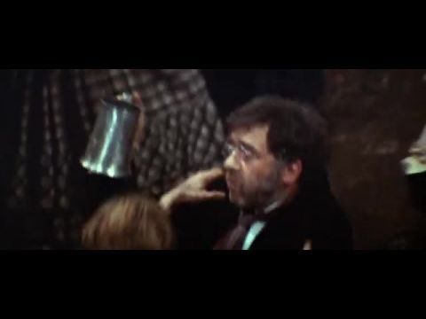 Távol a tébolyult tömegtől