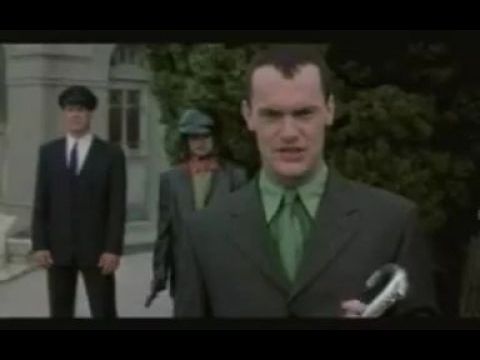 A Féreg akcióba lép