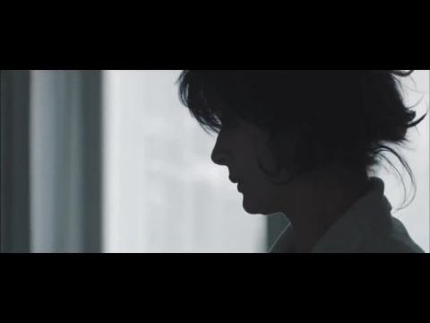 Hajamat fésüli a szél