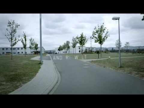 A szögesdrót másik oldalán