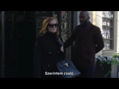 Az örökösnő álarca mögött