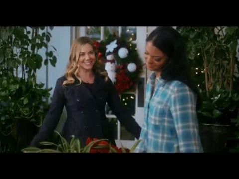 Love at the Christmas Contest