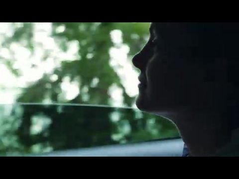 Elle entend pas la moto