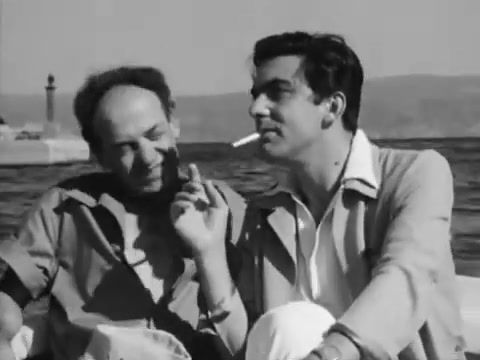 To koritsi me ta mavra